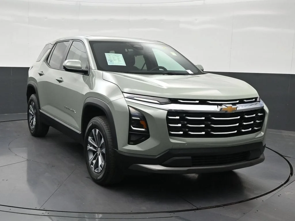 2025 Chevrolet Equinox LT photo 8