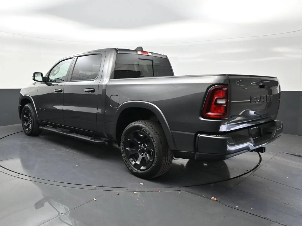 2025 RAM 1500 Big Horn Crew Cab 4x2 5'7" Box photo 3
