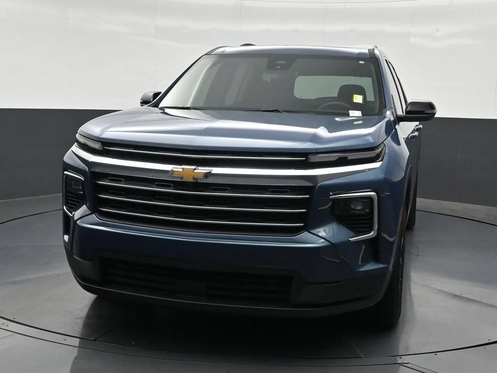2025 Chevrolet Traverse LT photo 9