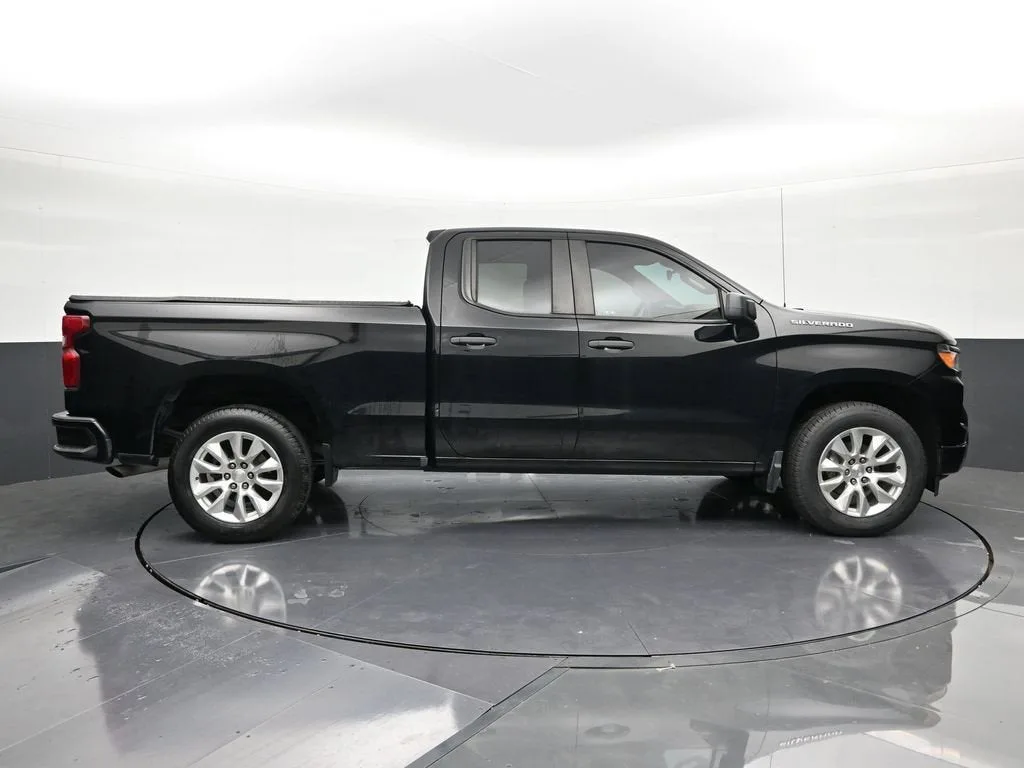2023 Chevrolet Silverado 1500 Custom photo 6