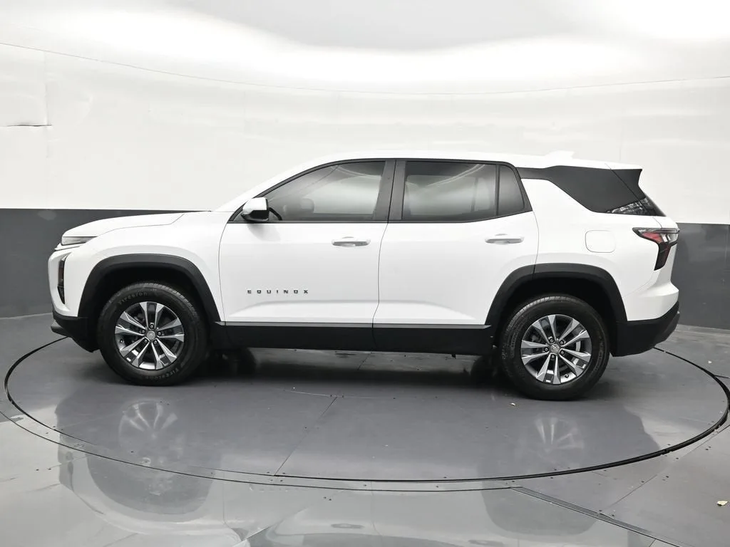 2026 Chevrolet Equinox LT photo 2