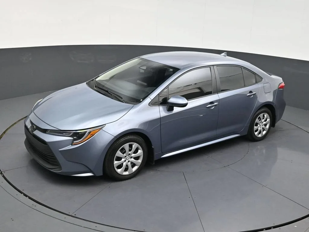 2025 Toyota Corolla LE photo 11
