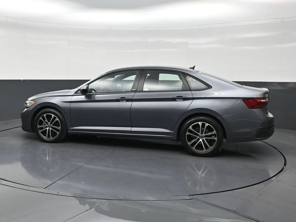 2024 Volkswagen Jetta 1.5T Sport photo 2