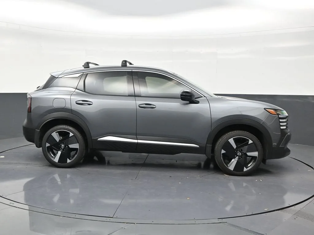 2026 Nissan Kicks SR photo 6