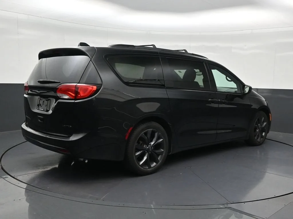 2019 Chrysler Pacifica Limited photo 5