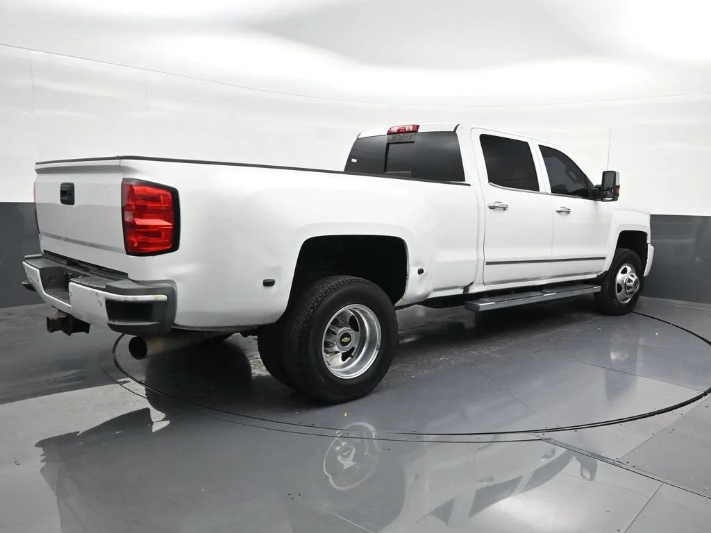 2019 Chevrolet Silverado 3500 HD High Country photo 5