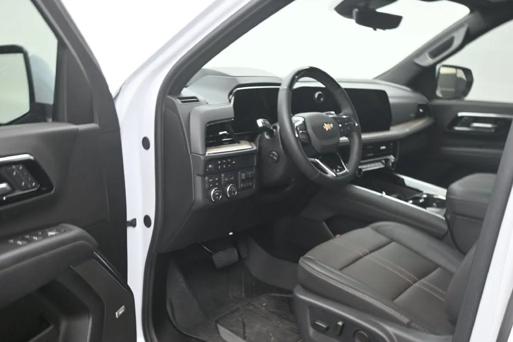 2026 Chevrolet Suburban High Country photo 10