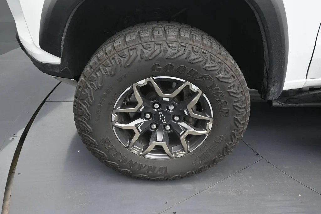 2025 Chevrolet Colorado ZR2 photo 9