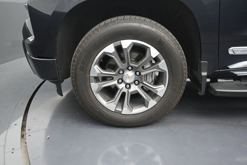 2023 Chevrolet Silverado 1500 High Country photo 9