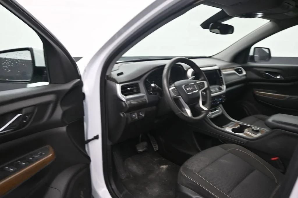 2023 GMC Acadia SLE photo 10