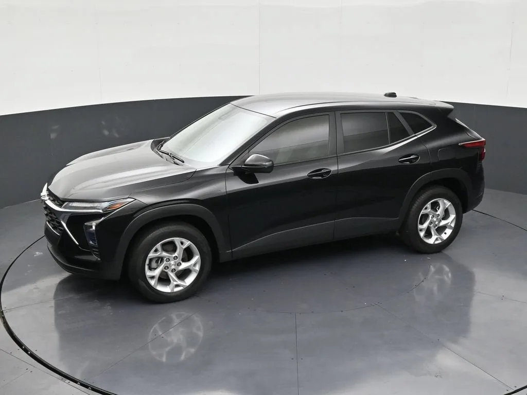 2024 Chevrolet Trax LS photo 12