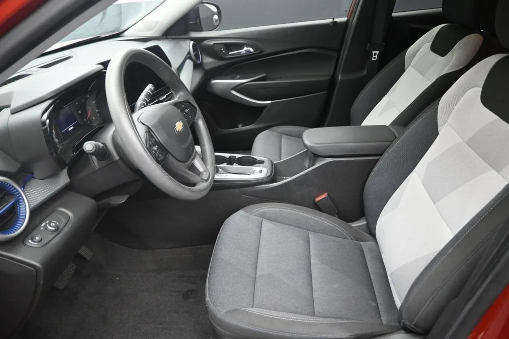 2024 Chevrolet Trax LS photo 12