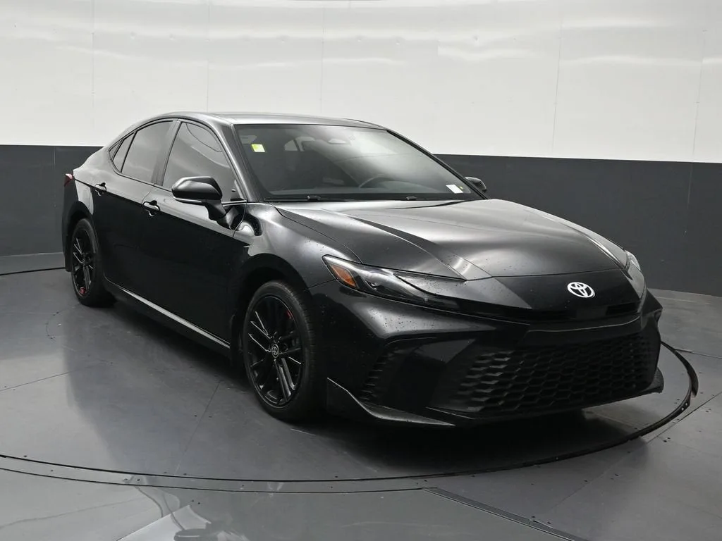 2025 Toyota Camry SE photo 8