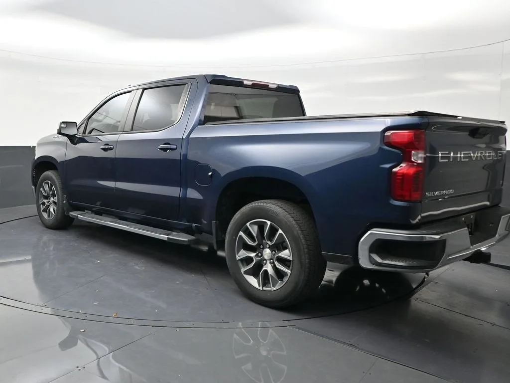 2023 Chevrolet Silverado 1500 LT photo 3