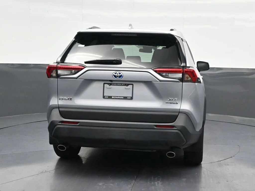 2024 Toyota RAV4 Hybrid XLE Premium photo 4