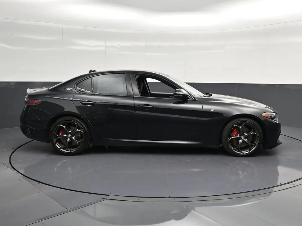 2024 Alfa Romeo Giulia Ti photo 4