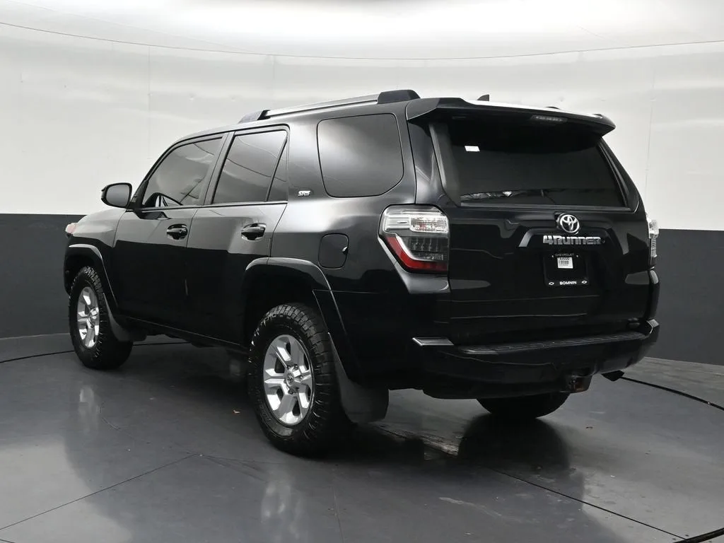 2021 Toyota 4Runner SR5 photo 3