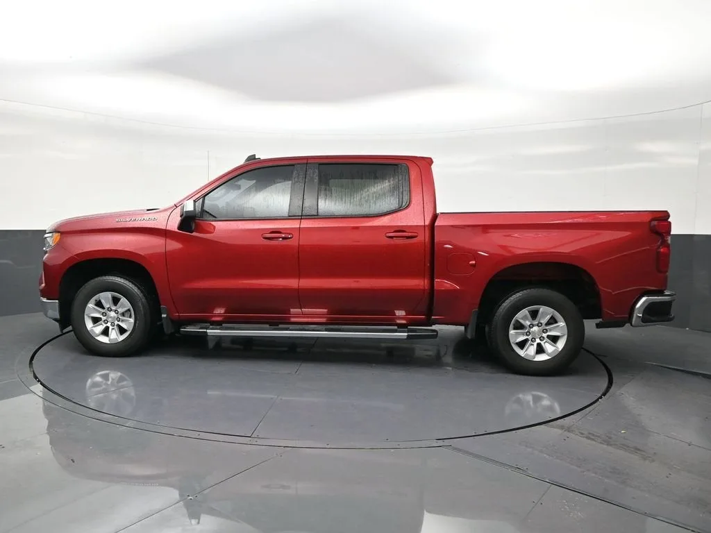 2023 Chevrolet Silverado 1500 LT photo 2