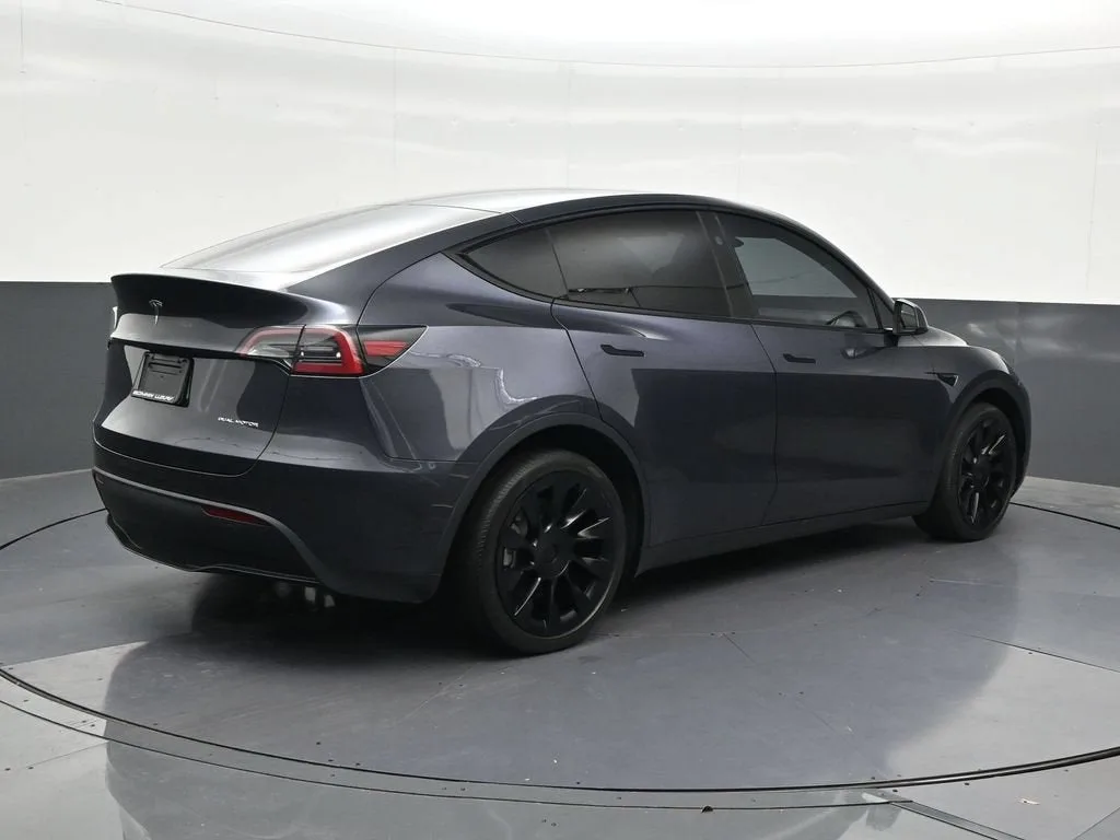 2024 Tesla Model Y Long Range photo 5