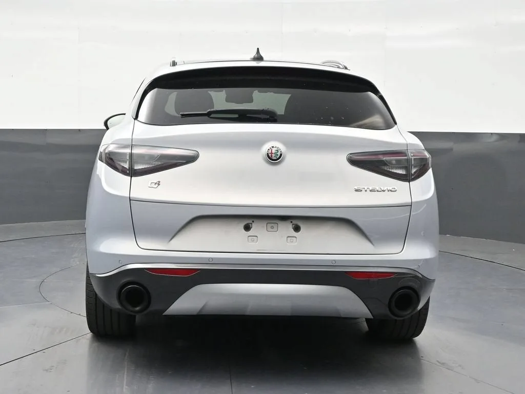 2024 Alfa Romeo Stelvio Ti AWD photo 4