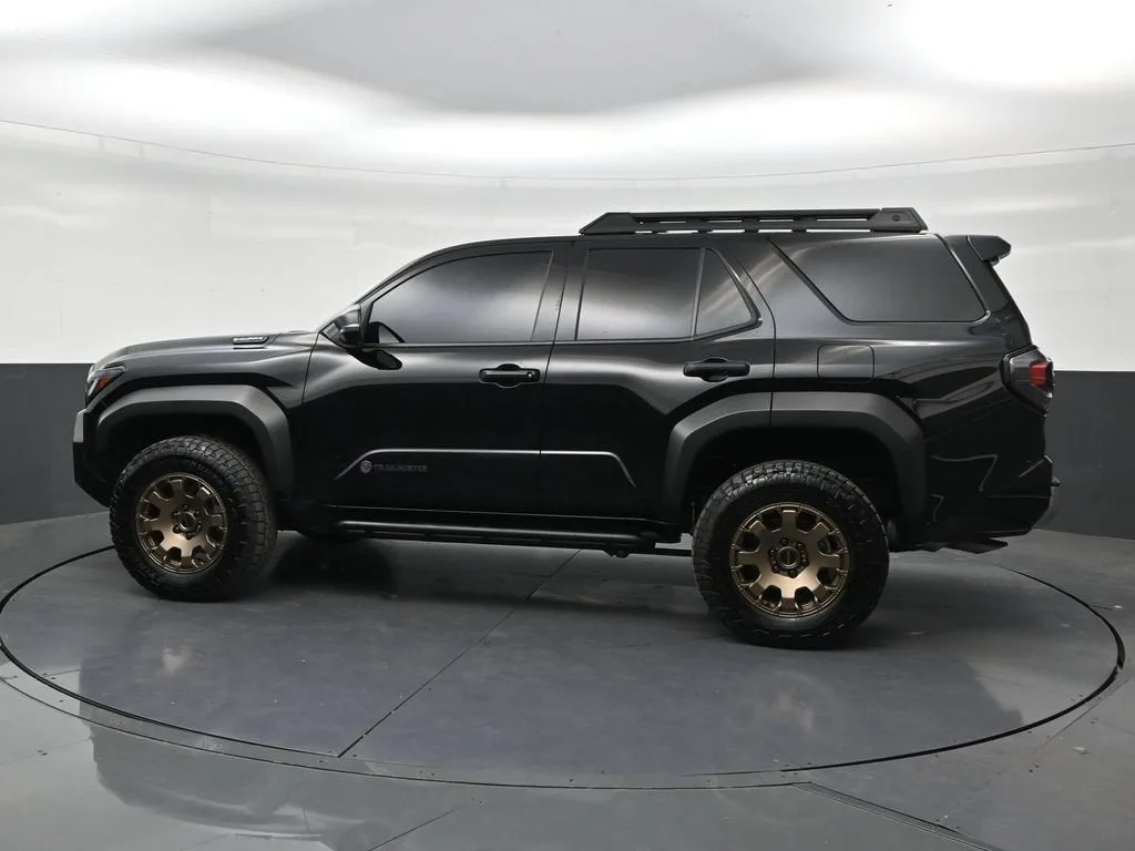 2025 Toyota 4Runner Hybrid TRD Off Road photo 2