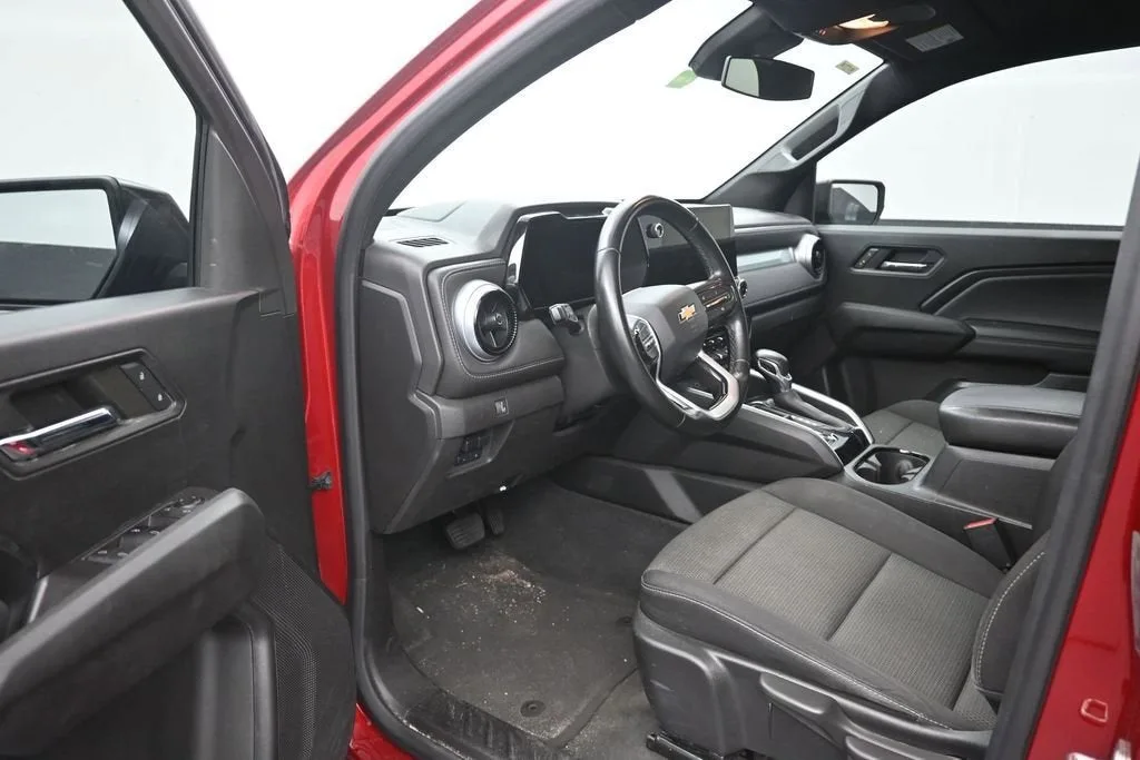 2023 Chevrolet Colorado LT photo 10