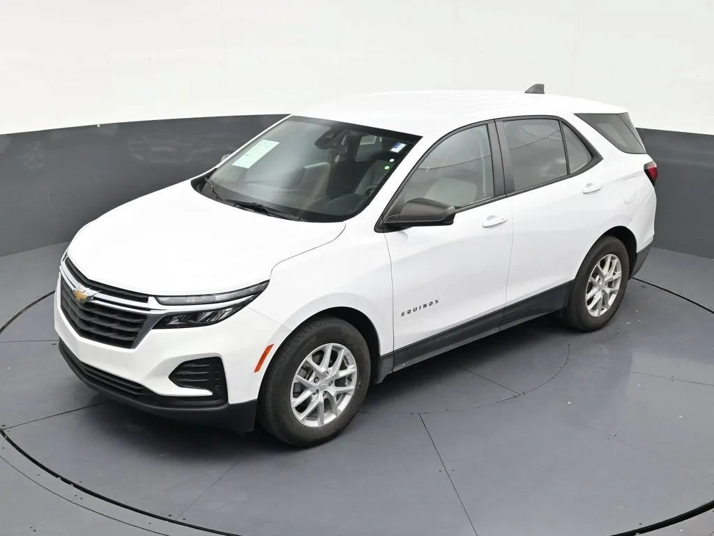 2024 Chevrolet Equinox LS photo 12