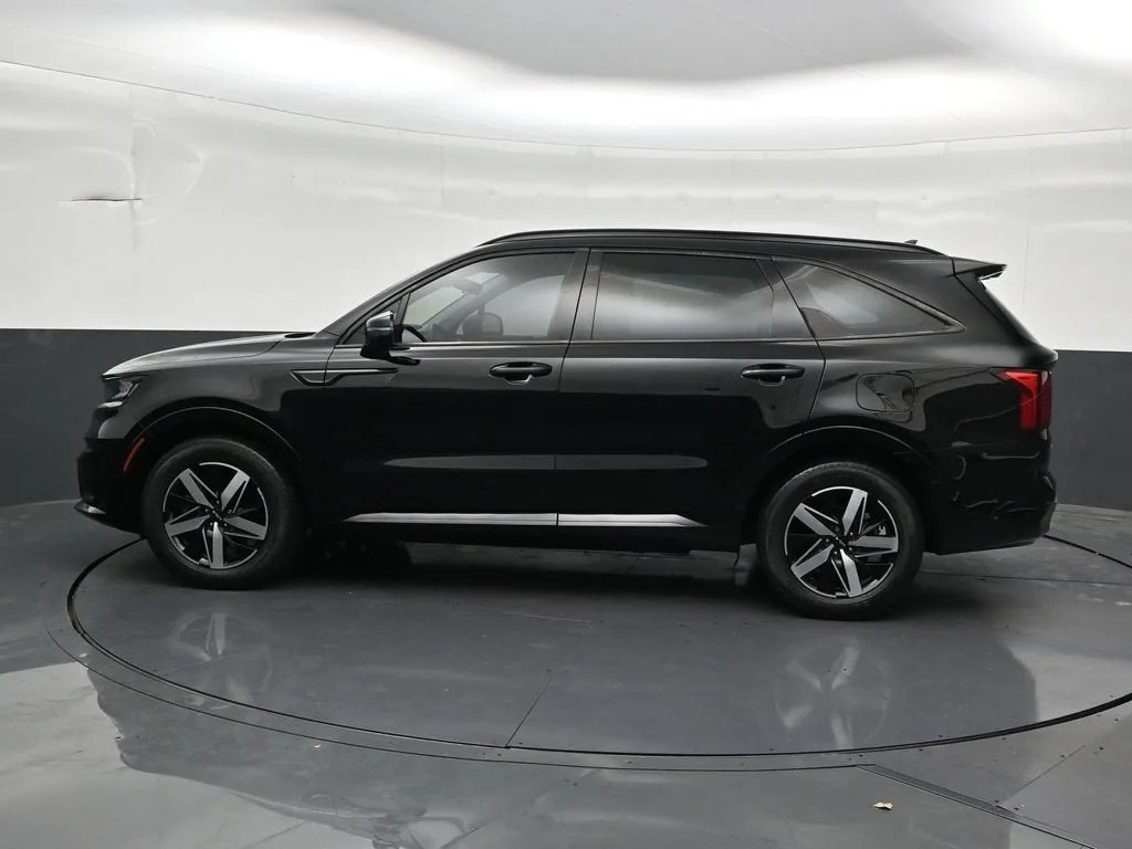 2023 Kia Sorento S photo 2