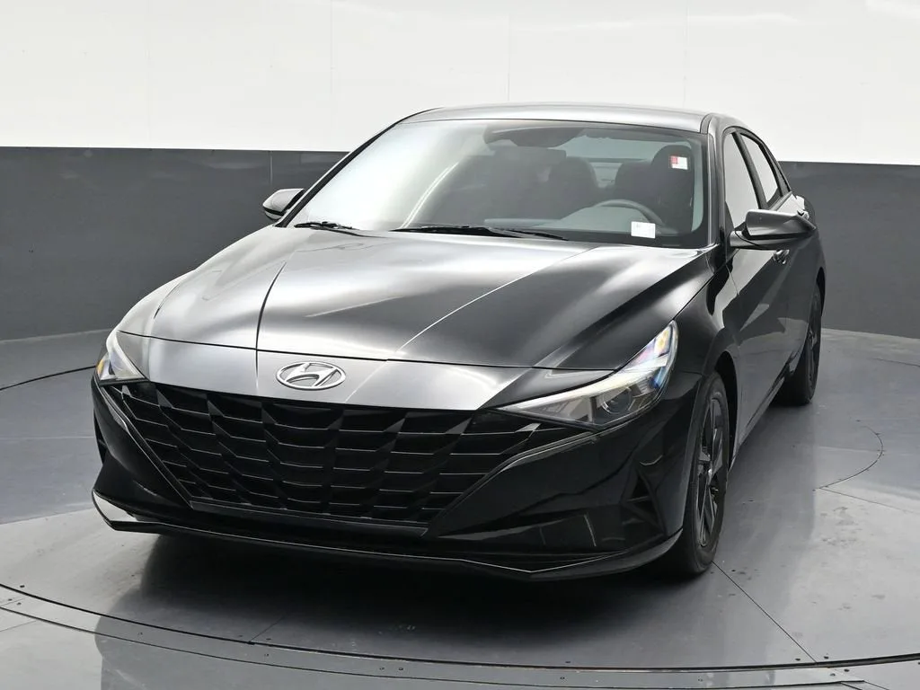 2023 Hyundai Elantra SEL photo 9
