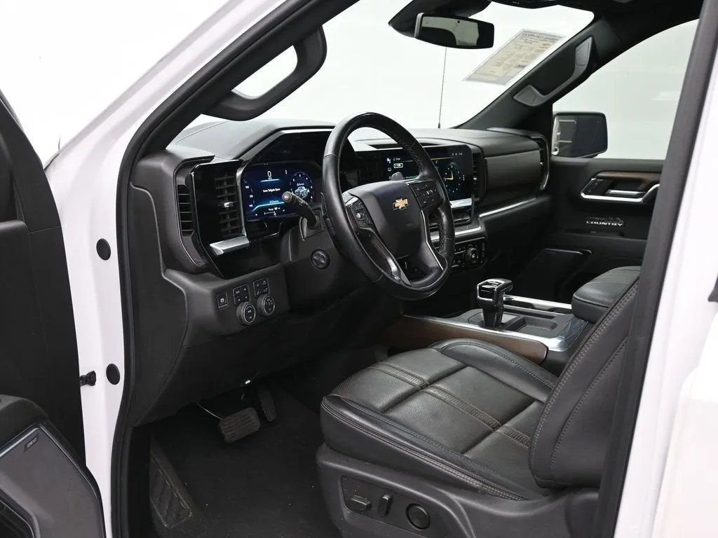 2024 Chevrolet Silverado 1500 High Country photo 11