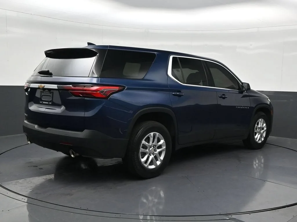 2023 Chevrolet Traverse LS photo 5