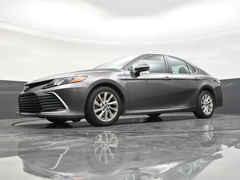 2022 Toyota Camry LE photo 20