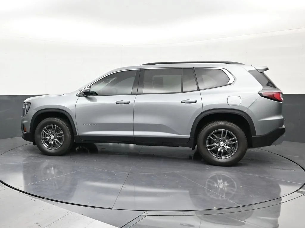 2026 GMC Acadia Elevation photo 2