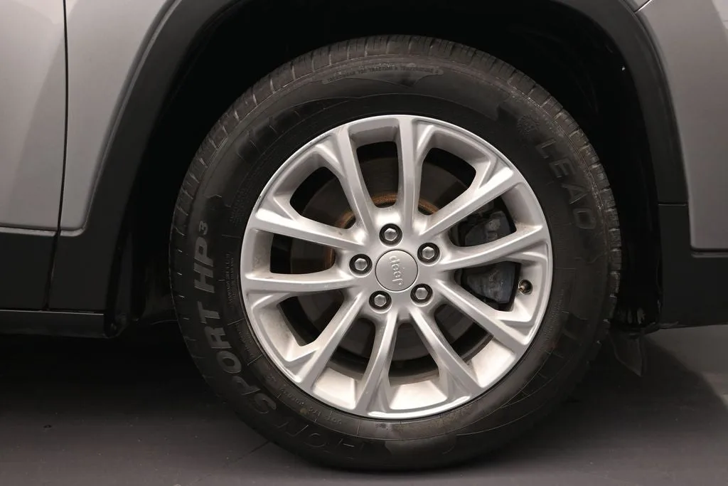 2019 Jeep Cherokee Latitude photo 9
