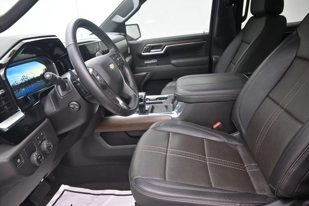 2025 Chevrolet Silverado 1500 High Country photo 12