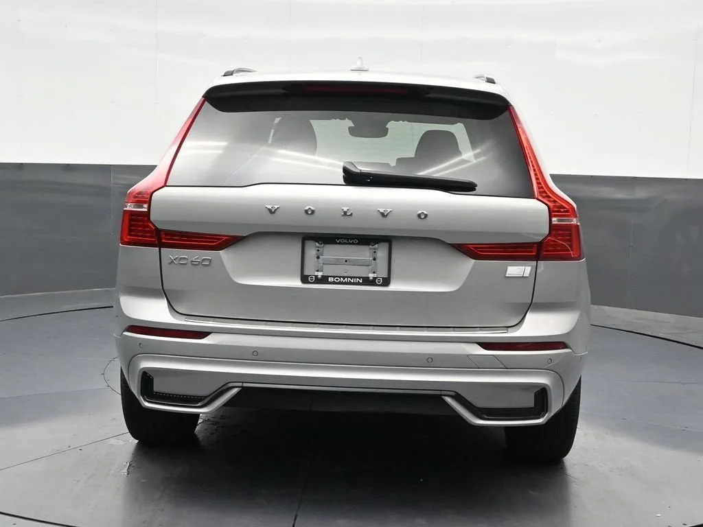 2024 Volvo XC60 Recharge Plug-In Hybrid T8 Ultimate Dark Theme photo 5