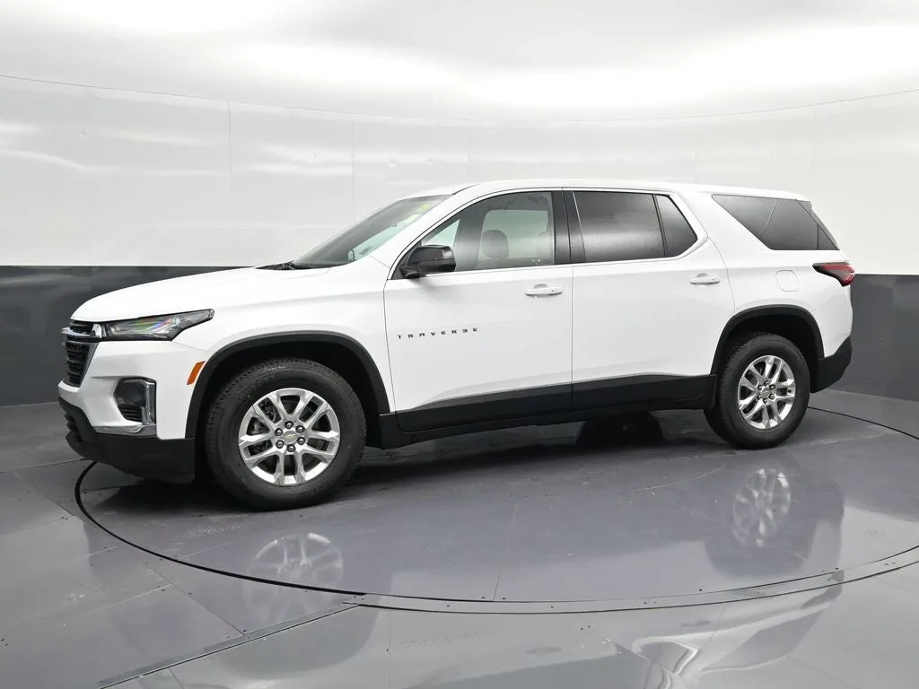 2023 Chevrolet Traverse LS photo 7