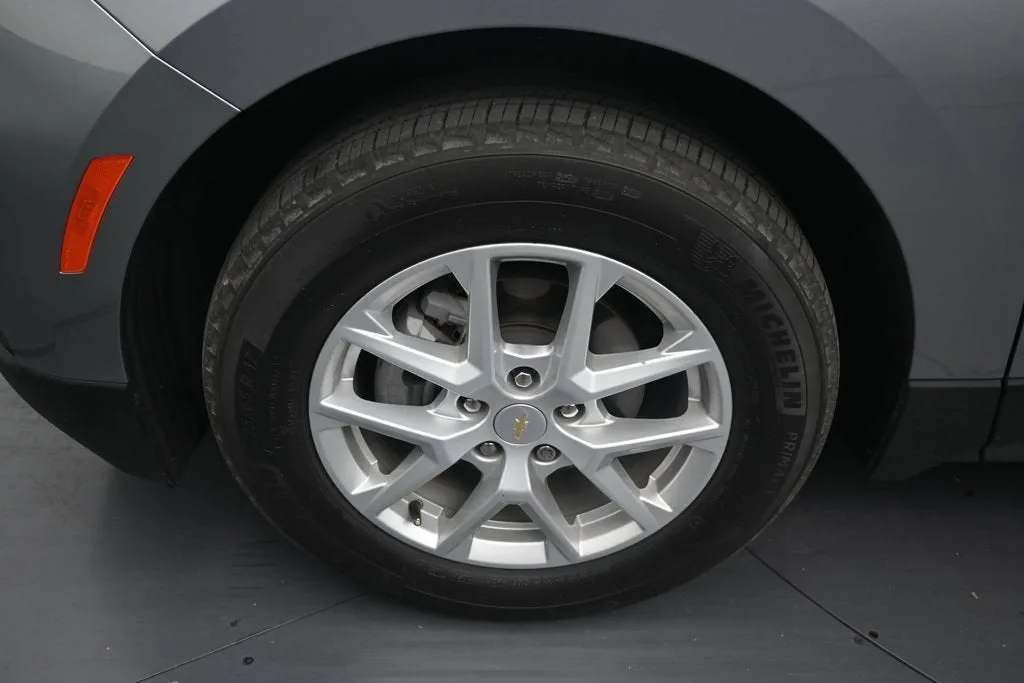 2024 Chevrolet Equinox LS photo 9