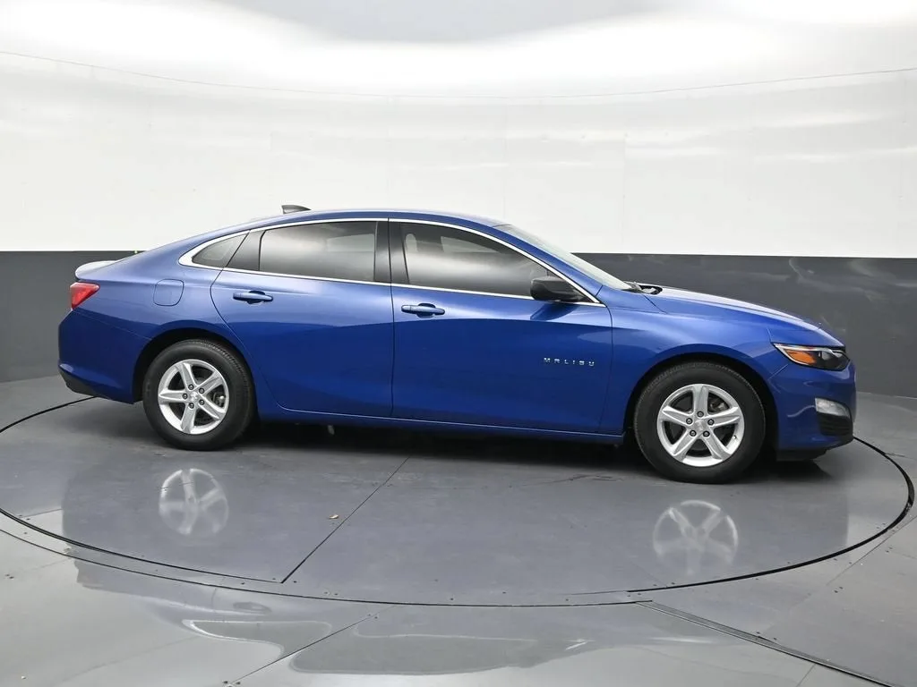 2023 Chevrolet Malibu LS photo 6