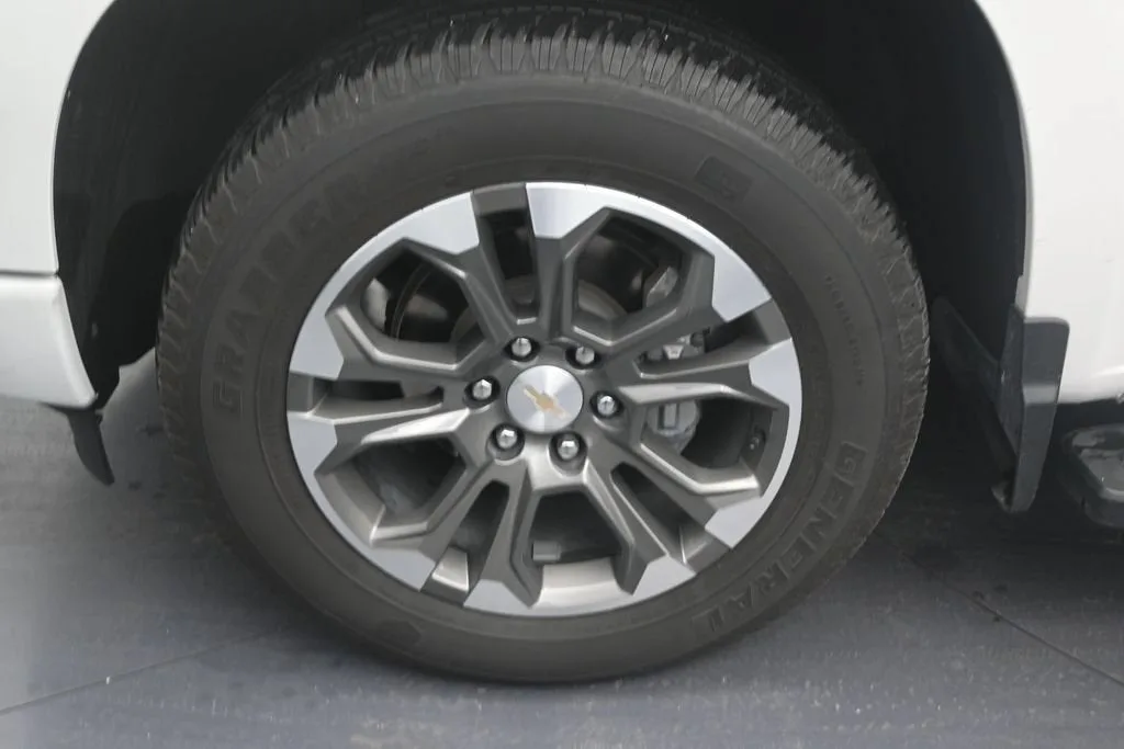 2024 Chevrolet Silverado 1500 High Country photo 9