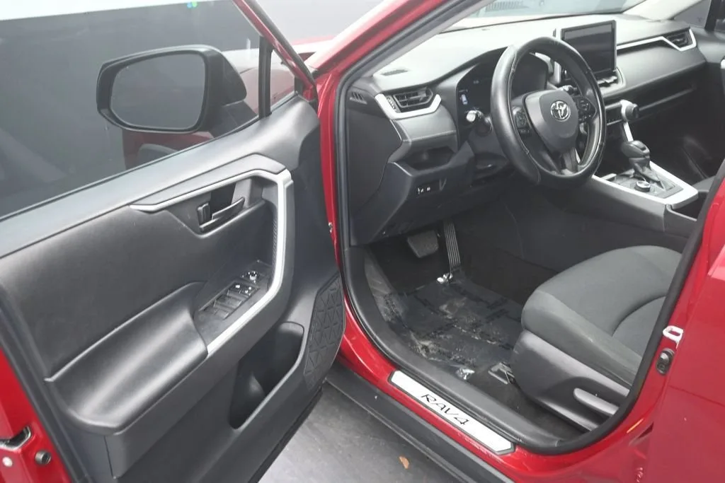 2024 Toyota RAV4 Hybrid LE photo 10