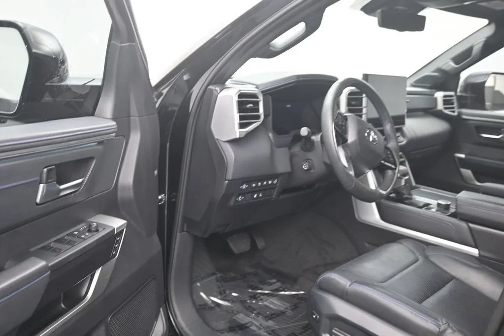 2025 Toyota Tundra Hybrid Platinum Hybrid CrewMax 5.5' Bed photo 10