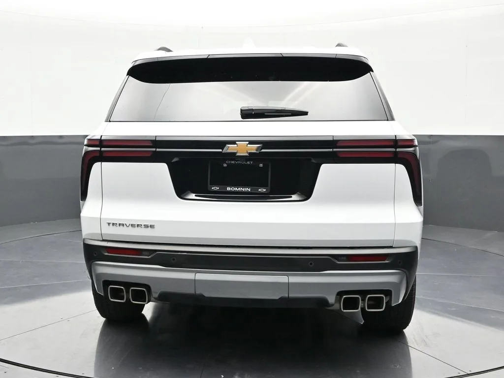 2025 Chevrolet Traverse LT photo 4
