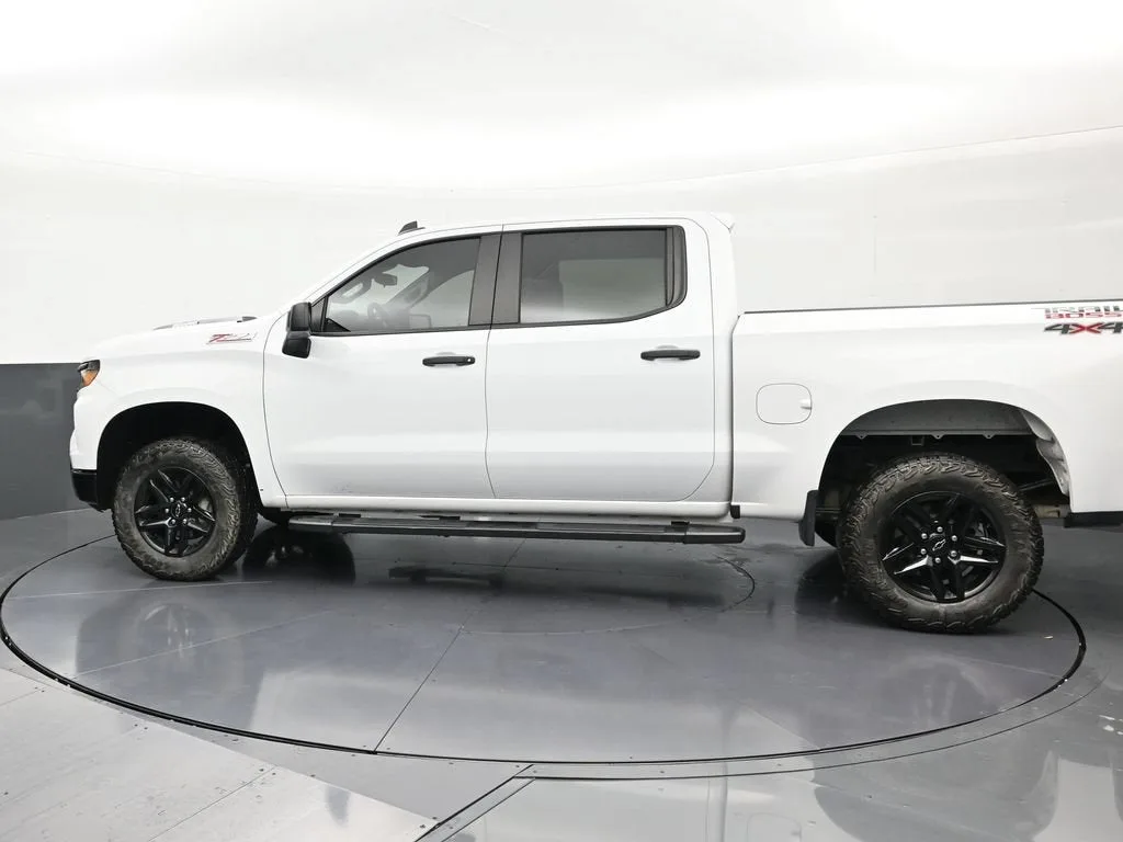 2024 Chevrolet Silverado 1500 Custom Trail Boss photo 2
