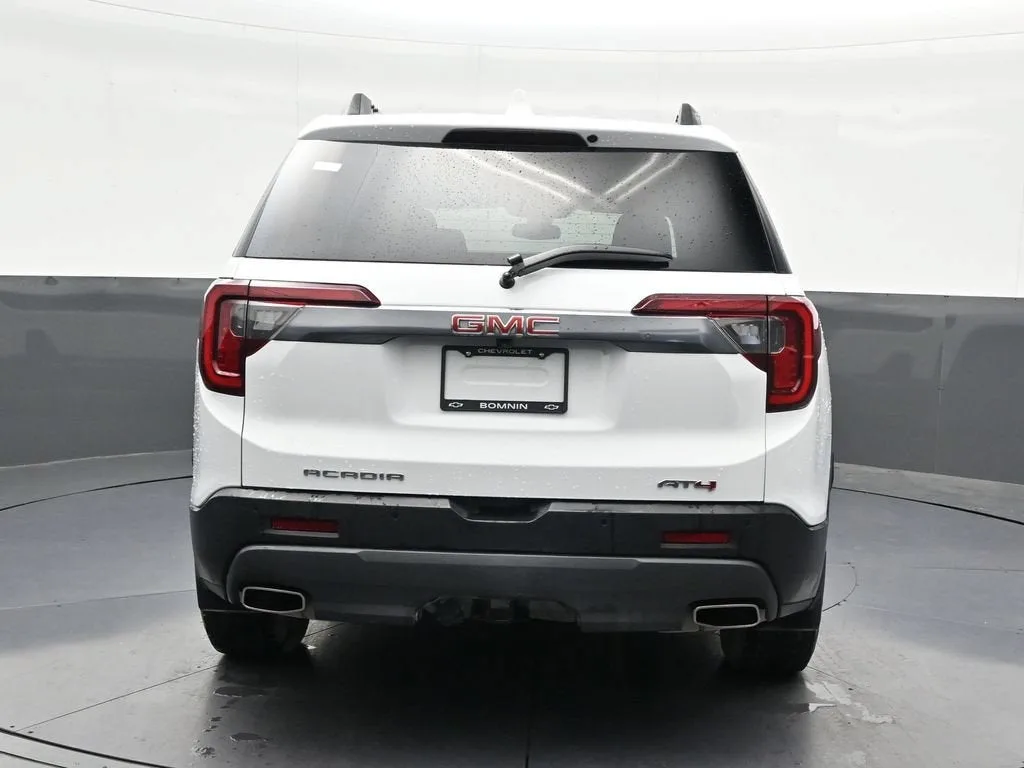 2023 GMC Acadia AT4 photo 4