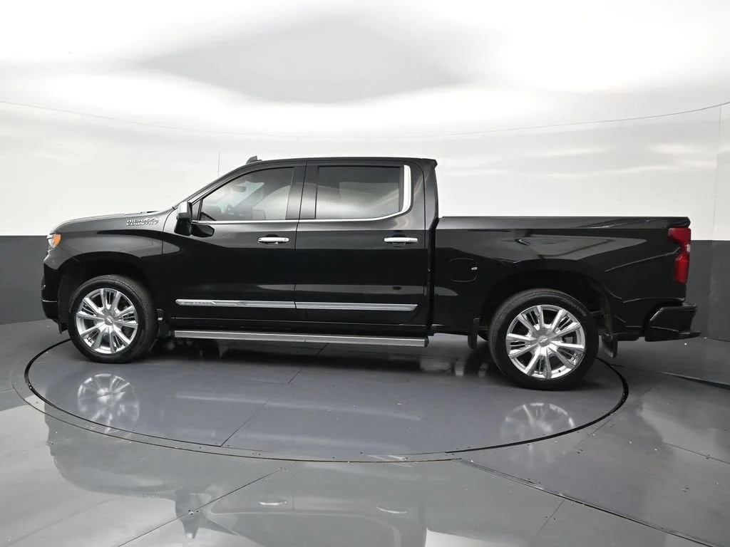2024 Chevrolet Silverado 1500 High Country photo 2
