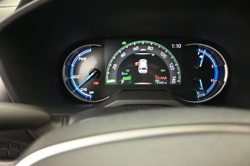 2023 Toyota RAV4 Hybrid SE photo 11