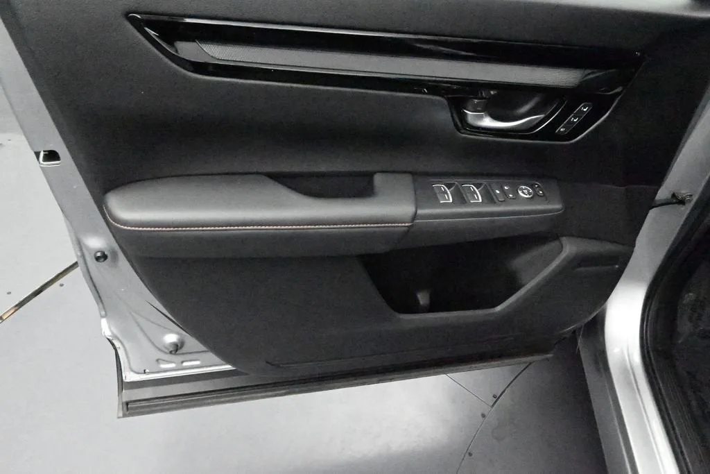 2023 Honda CR-V Hybrid Sport Touring photo 9
