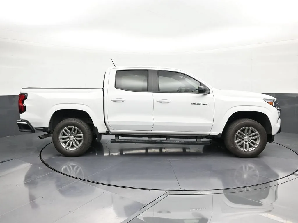 2024 Chevrolet Colorado LT photo 6