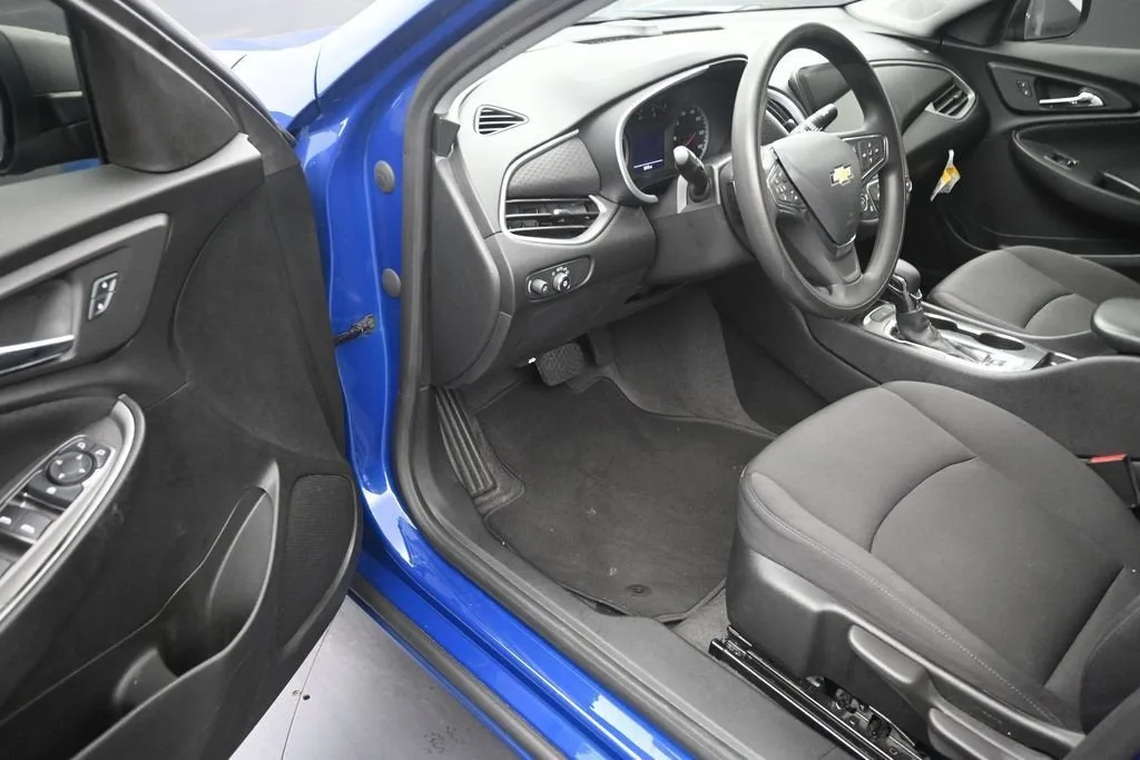 2023 Chevrolet Malibu LS photo 10